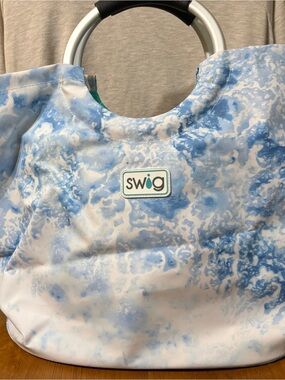 Swig Loopi Tote - Marble-Print Tote Bag in Sky Blue & White